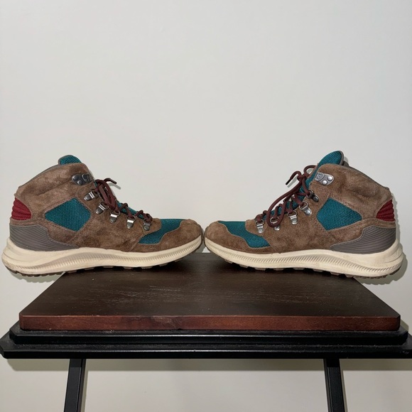 Merrell Hiking Boots - Picture 12 of 15